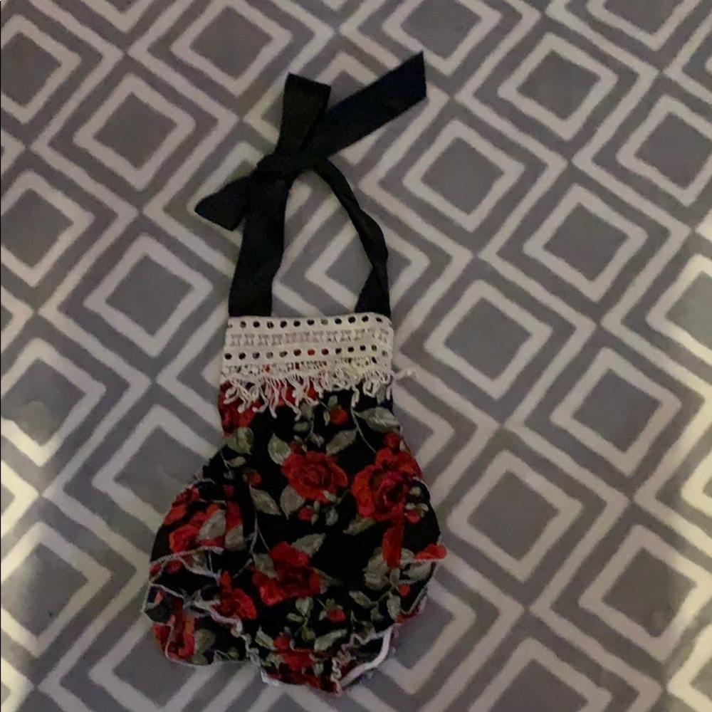 🌸 4for$20🌷Boutique infant halter bubble- GUC